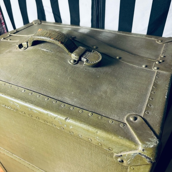 Antique Early 1900s Innovation Trunk Co. Green Wardrobe Steamer Trunk Suitcase - Picture 5 of 10